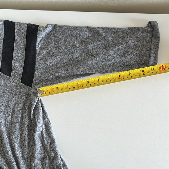 DIVIDED Mesh Insert Stripe Sleeves - Picture 4 of 6